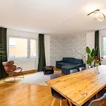 With Private Parking Lot Appartement