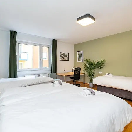 With Private Parking Lot Appartement