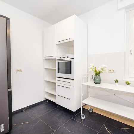 Appartement With Private Parking Lot