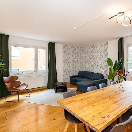 With Private Parking Lot Appartement