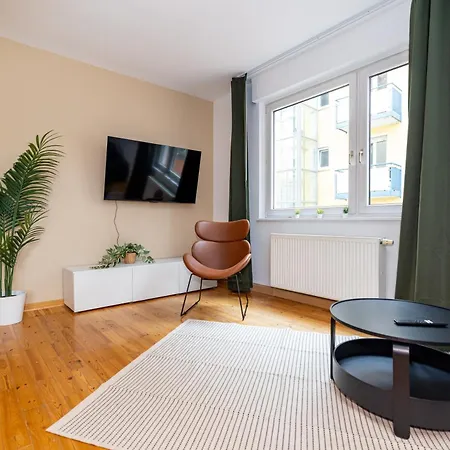 Appartement With Private Parking Lot *