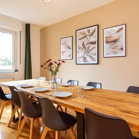 With Private Parking Lot Appartement