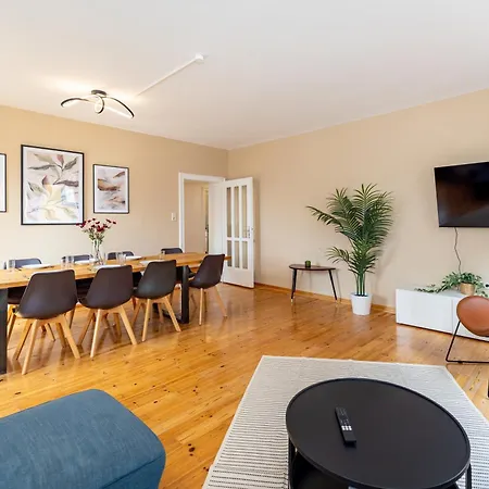 Appartement With Private Parking Lot *